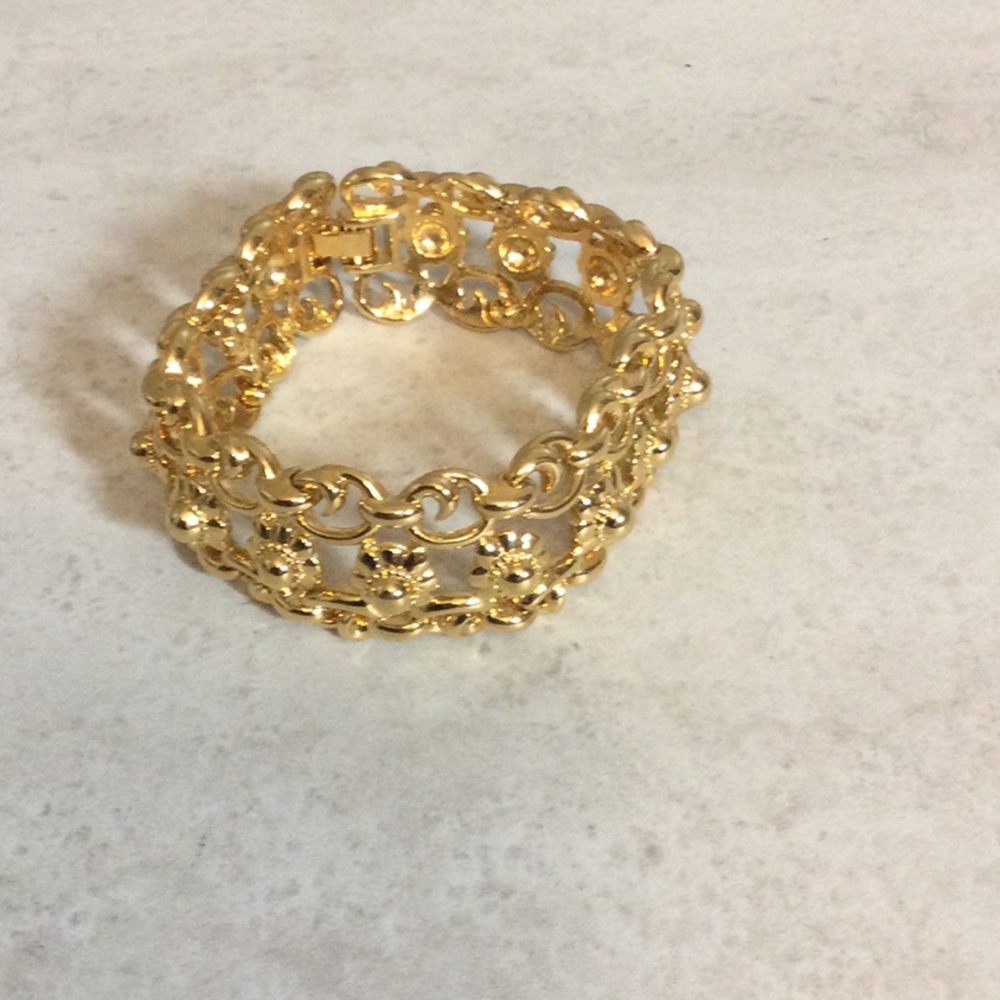 Ornate bright shiny gold 1” bracelet